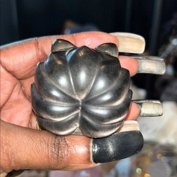 Adorable and Legendary 9-tail Fox in Silver Sheen Obsidian carving - Picture 3 of 5